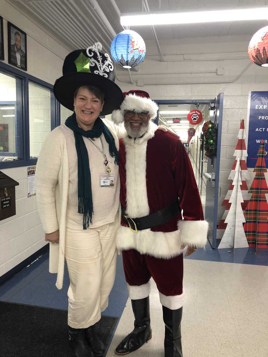 CrescentWhedon's tweet photo. Santa Simmons stopped by Crescent today! We have all been very good! #Santa #GSCS #GriffinSpalding #Crescent https://t.co/L21epo8DHY