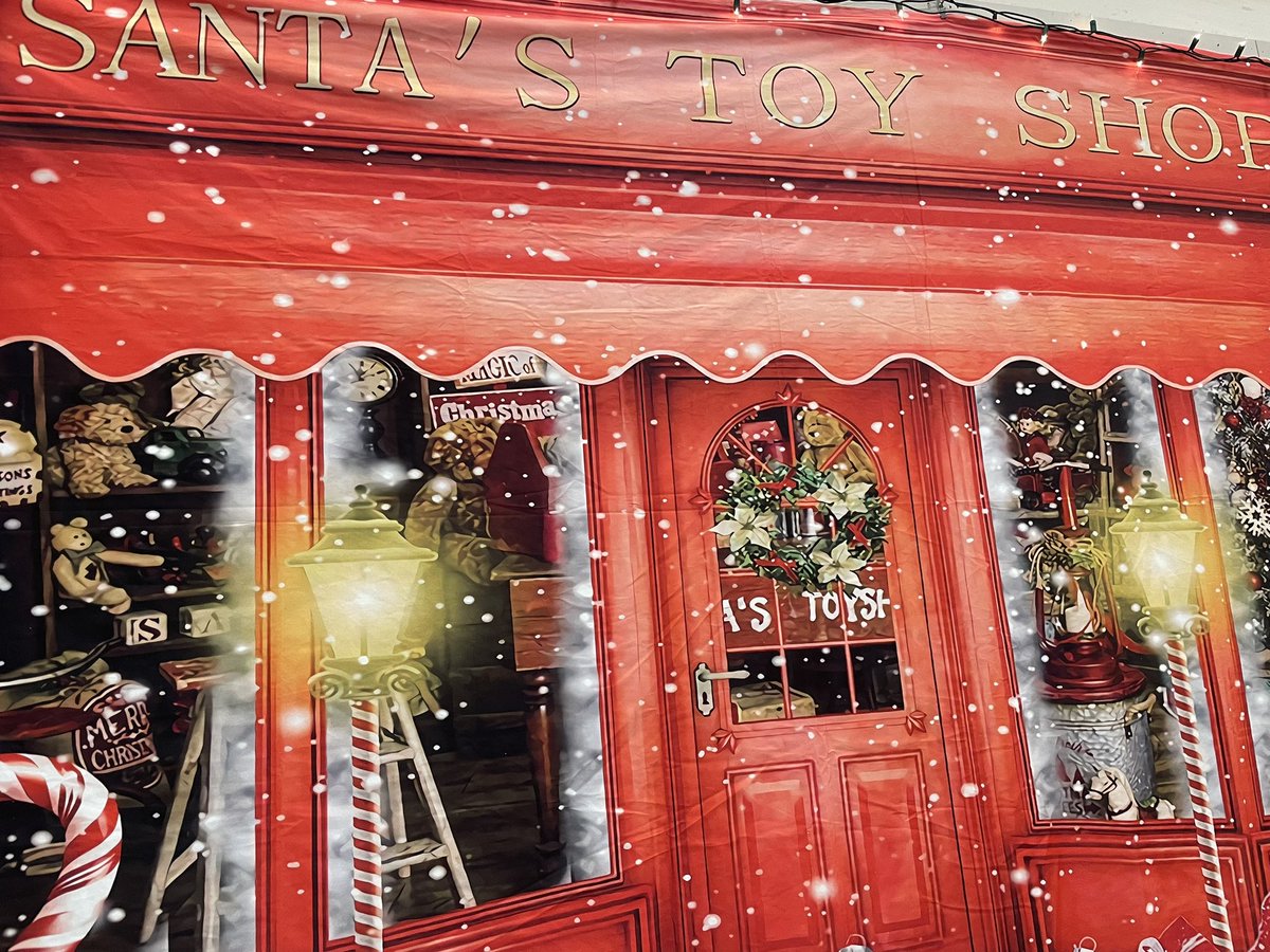 Such an amazing experience to join <a href="/tarazielinski/">Tara Zielinski</a> this morning at Santa’s Workshop (Ecole Pauline Johnson). 20 French Immersion Alumni volunteered to support Primary students with shopping and wrapping presents for their families. Bucket is full before the break.