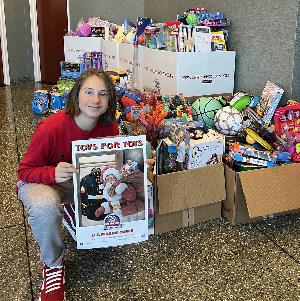 RobertLeveyII's tweet photo. My Family’s company has been doing this toy drive for years. I try to help by posting the drive on my socials. It’s not to late to donate to your local toy drive 🎄. #giveback #grateful #holidayseason #Christmas #holidays https://t.co/6OpzZAjpB0