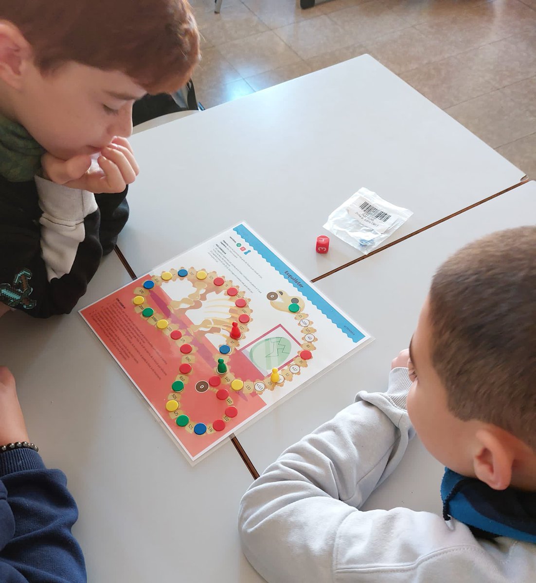 FEDACSalt's tweet photo. Resoldre reptes matemàtics de manera divertida i en equip genera motivació, diversió i esforç.
Prenem decisions, reflexionem i ens adaptem a contextos canviants #Entusiasmat #matijocs @EscolesFEDAC https://t.co/I8bt6RVvsS