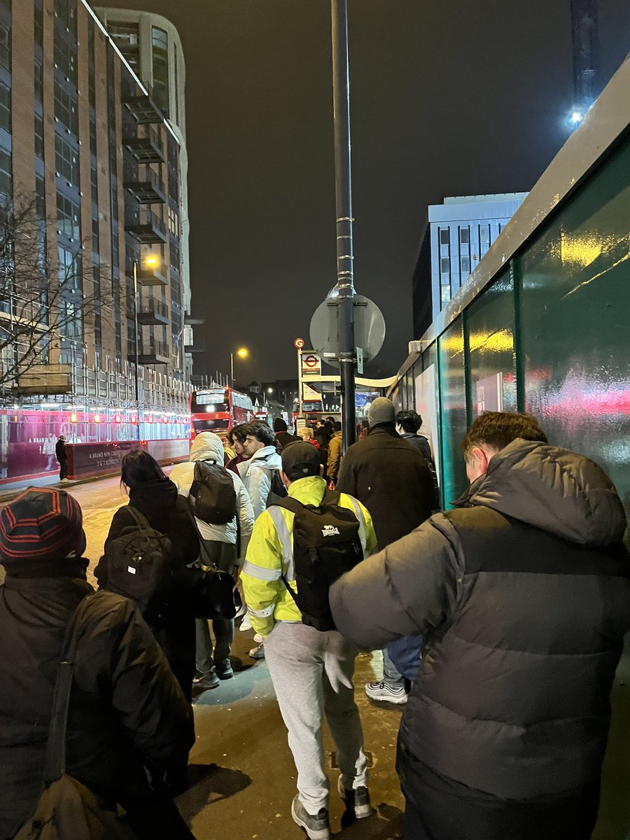 TimmyKernow's tweet photo. With long intervals of over 30 mins between buses the 65 bus by @TfL Its turned into the hunger games this week (train strikes adding to the queues). Dozens left behind at many stops. Pax forced to stand on upper deck, driver refusing to move. #TFL #Bus65 #CommutingStruggles π https://t.co/LsjfId5xT7