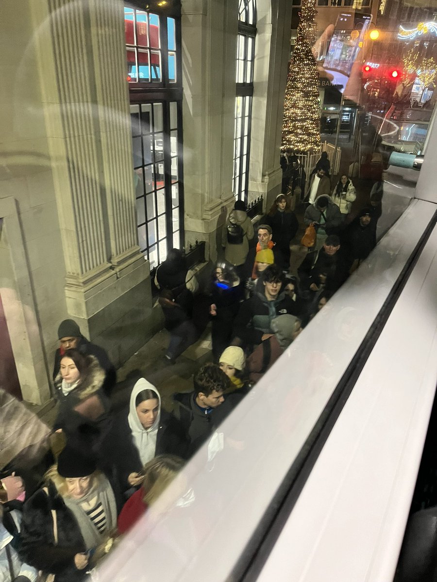 TimmyKernow's tweet photo. With long intervals of over 30 mins between buses the 65 bus by @TfL Its turned into the hunger games this week (train strikes adding to the queues). Dozens left behind at many stops. Pax forced to stand on upper deck, driver refusing to move. #TFL #Bus65 #CommutingStruggles π https://t.co/LsjfId5xT7