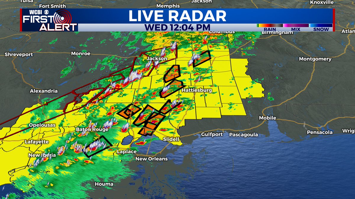 jchastainwx's tweet image. 8 tornado warnings across Louisiana and Southern Mississippi. 8. This is with a Moderate Risk in effect for much of that same area until later Wednesday. #mswx #lawx