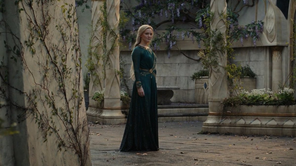As the winner of Best Costume, here's a little tribute to Galadriel's  stunning green dress! Kate Hawley and the rest of the costume department  did a fantastic job and I can't wait