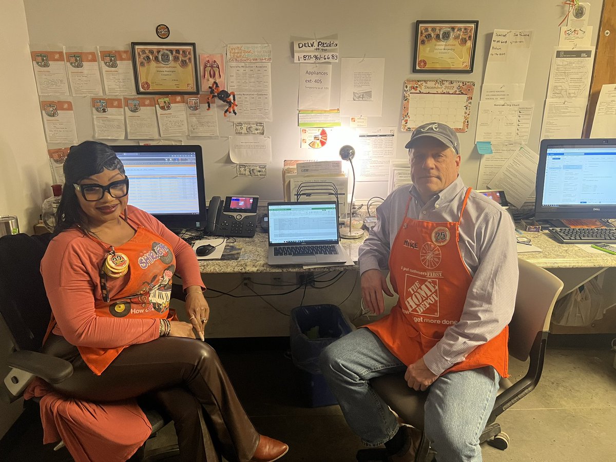 LauraTHD tweet media