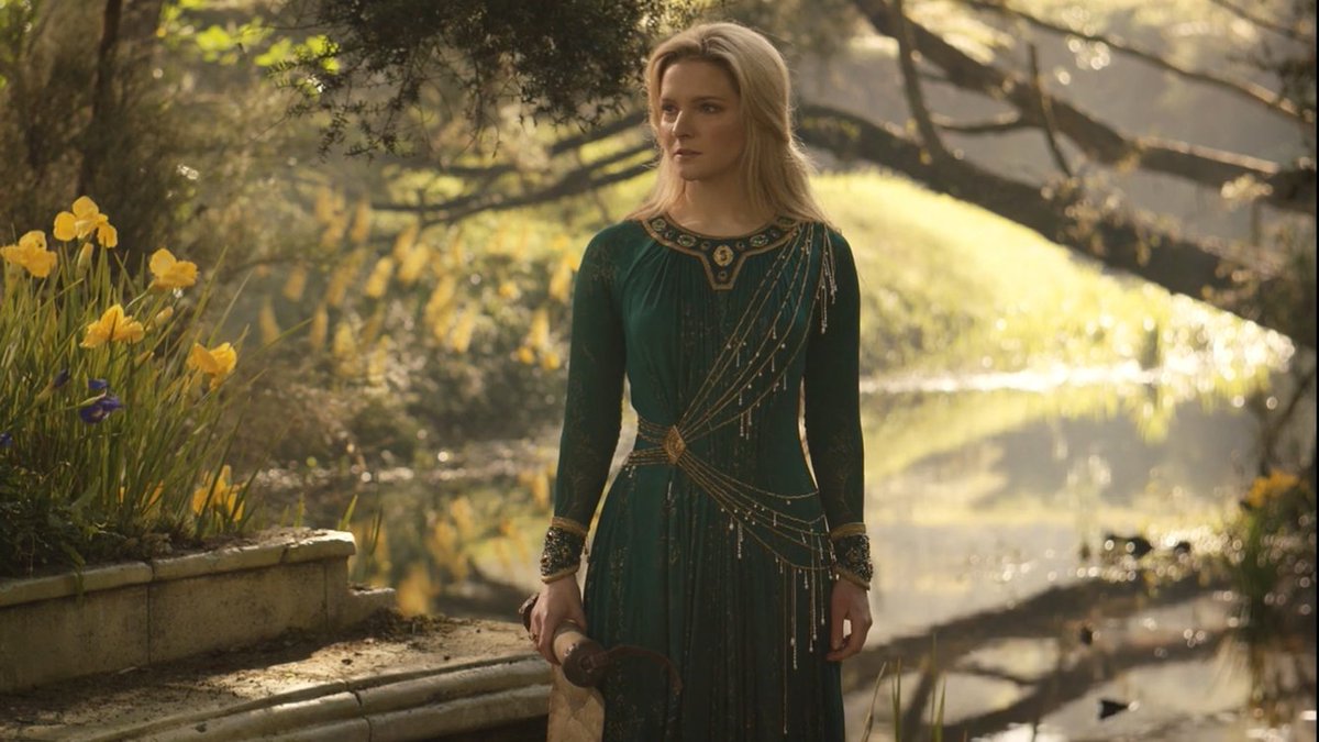 As the winner of Best Costume, here's a little tribute to Galadriel's  stunning green dress! Kate Hawley and the rest of the costume department  did a fantastic job and I can't wait