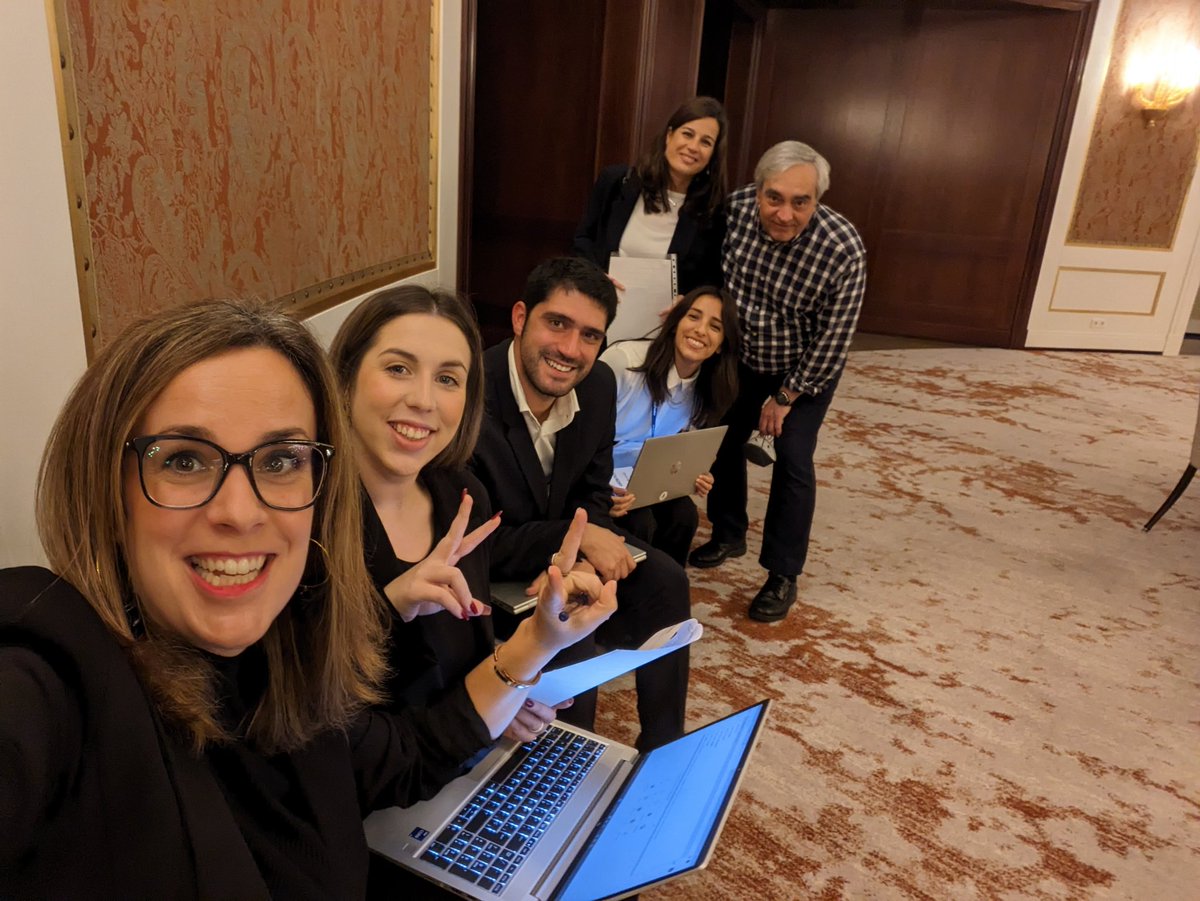 Nerea Bilbao (@n_bilbao) on Twitter photo Aquí está el equipo de <a href="/FoundrySpain/">Foundry España</a> a tope para cubrir el evento del año, los #Cio100Awards Aquí está el equipo de <a href="/FoundrySpain/">Foundry España</a> a tope para cubrir el evento del año, los #Cio100Awards