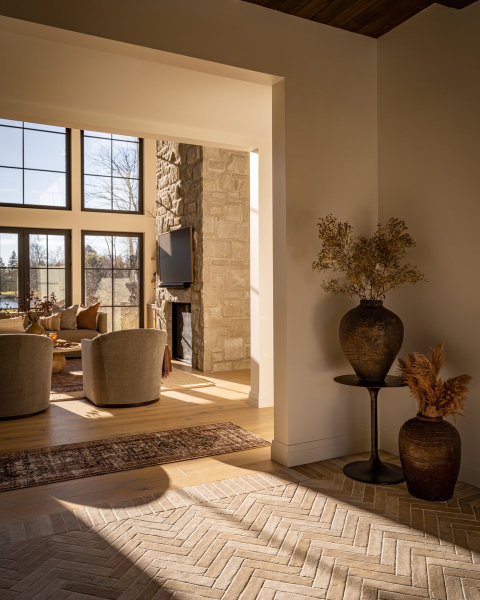 Without further ado, please give a warm welcome to the entry of #ProjectNewHouseOldCharm 🤤 From the tiled herringbone floor, to the alluring wood beams, it's hard to tell if you're in Canada or Europe when walking into this home🤎

🛋️ @westofmainshoppe
👷‍♂️🛠️ @artandstonegroup