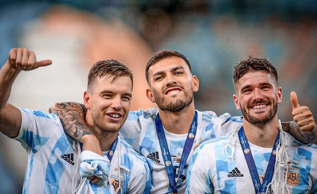 iloverokup4's tweet photo. a estos tres damelos siempre💙🤍 https://t.co/Ay1yDAEXaz