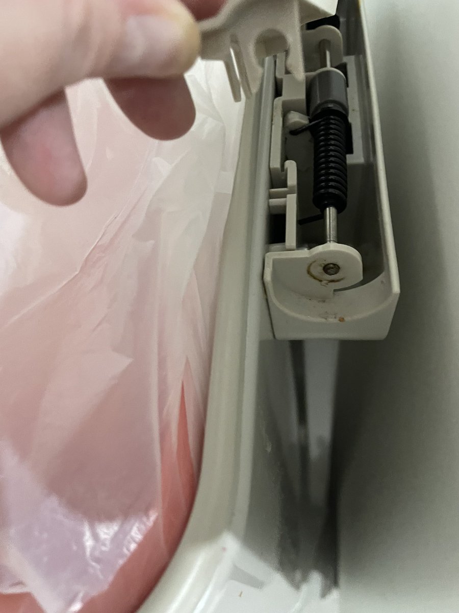 Hayley4285's tweet photo. @JosephJoseph hi I’ve sent numerous emails about my replacement bin breaking with hardly any use, can you advise? https://t.co/wqnMsiK1S3