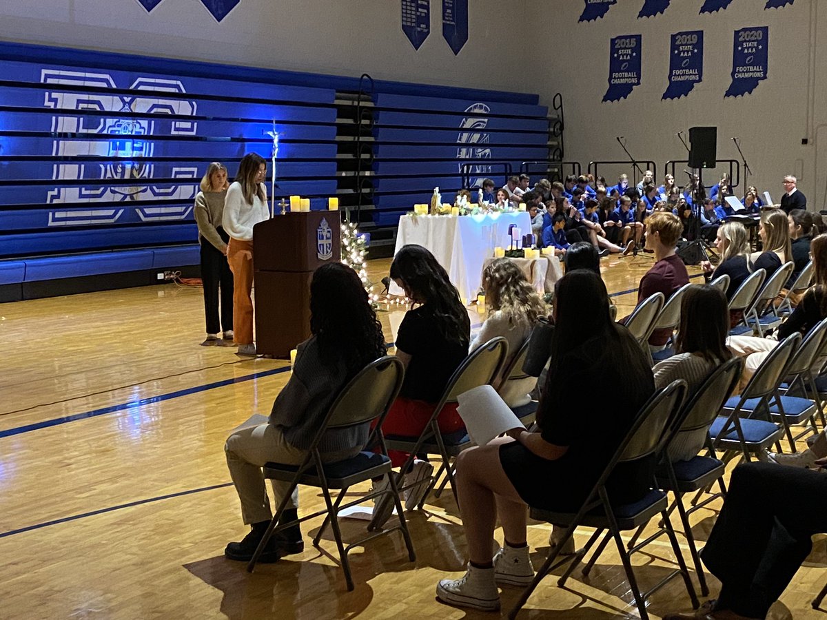 ChatardFaith's tweet photo. Incredibly grateful to our talented peer ministers and choir for leading our school in a beautiful Advent prayer service this morning! https://t.co/f1blnGkkoV