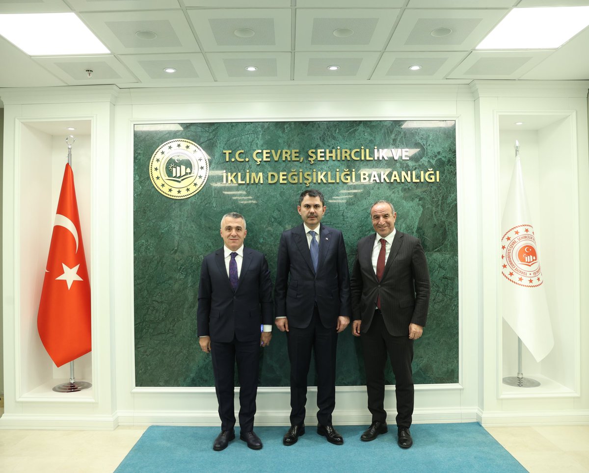 murat_kurum's tweet photo. Terörden temizlenen Şırnak’ımızı yaptığımız konutlar, okullarla yeniden inşa ettik. 
Yatırımlarımızın devamı da gelecek. 

Şehrimizin çehresini değiştirecek projeleri, ihtiyaçları Şırnak Valimiz Osman Bilgin ve AK Parti Şırnak Milletvekilimiz Rizgin Birlik ile konuştuk. https://t.co/lxpMuoDjG6