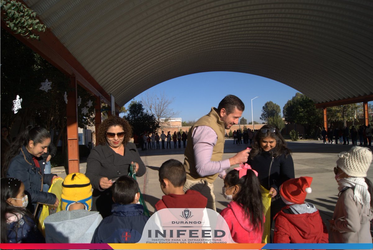 INIFEEDgo's tweet photo. Que se han sumado a esta misión de generar sonrisas  en esta navidad a cada niño del Estado! Lo anterior representa también un mensaje de amor por parte de la sociedad, de la familia @DIF_Durango  y del Gobierno encabezado por el Dr.@EVillegasV  
#RadioMaraton #JuguetonLaguna. https://t.co/HqoPMKXBp1
