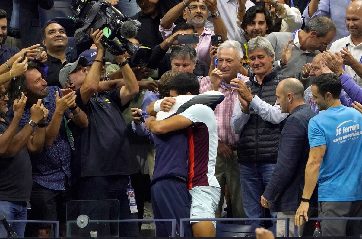 carlosalcaraz's tweet photo. Congratulations Juanki for the Coach of the Year award! ❤️ Nobody deserves it more than you. What a year! 🙌🏻 Thank you for always being there! @juankiferri https://t.co/IUGRI0lGsY