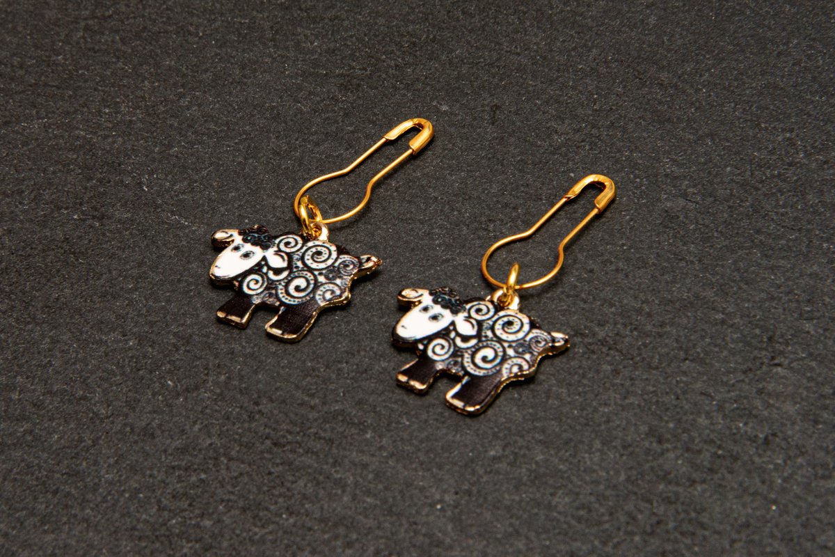 SpinnWeben's tweet photo. Dezember-#Geschenk-#Sale 10% #Rabatt.
Emaillierte #Maschenmarkierer in verschiedenen Motiven. Mehr Motive findest du in meinem #Shop.
Shop-link: https://t.co/V9A7YXL2v4
#Maschenmarkierer #stricken #häkeln #handmade #Fortschrittsmarkierer #HandarbeitsZubehör #GeschenkStrickerin https://t.co/m3F3vy2g6m