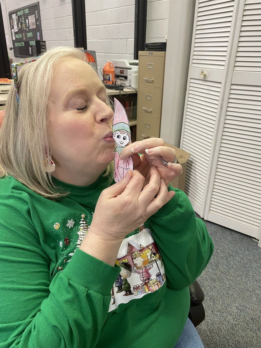 jfranklin350's tweet photo. @828Principal Look at this cute little darling I found playing peek-a-boo🎄 https://t.co/gt0wCRVw5z