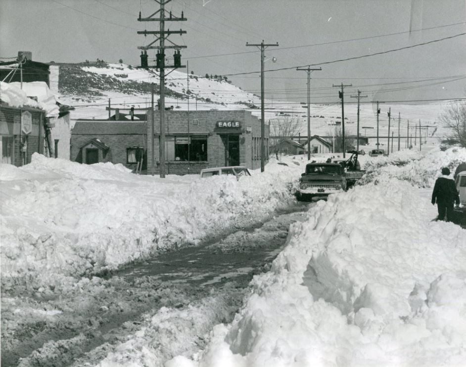 HistoryMontana's tweet photo. More snow out there today in Montana. It doesn't look like we will have as much as they had outside the the Ekalaka Eagle newspaper office 50+ years ago #History #Montana #snowfall https://t.co/GiPeEw53Pz https://t.co/fFZSIBShtF