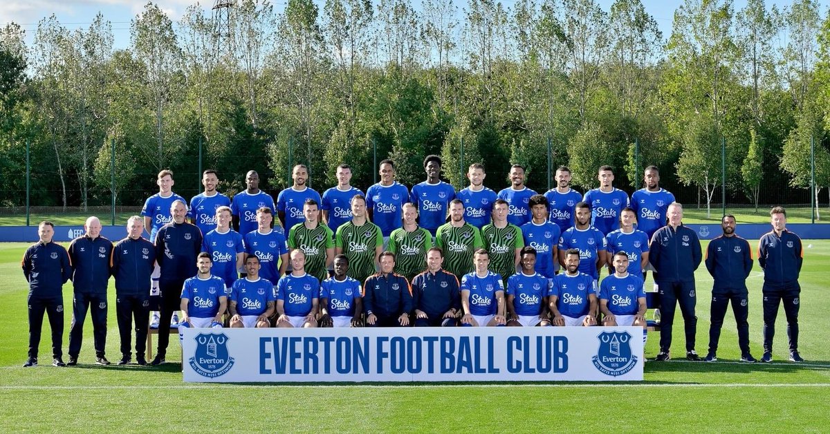 It’s that time of year again! We’re giving away a Talking Toffees festive hamper:

- 6 bottles of Sullivans Irish Ale, <a href="/LiverpoolIC/">Liverpool Irish Centre</a> pin badges &amp; jute bag!

- Our very own TT mug!

- Selection of Everton signed memorabilia!

To enter, simply like &amp; RT 🎅🎄

#ChristmasGiveaway