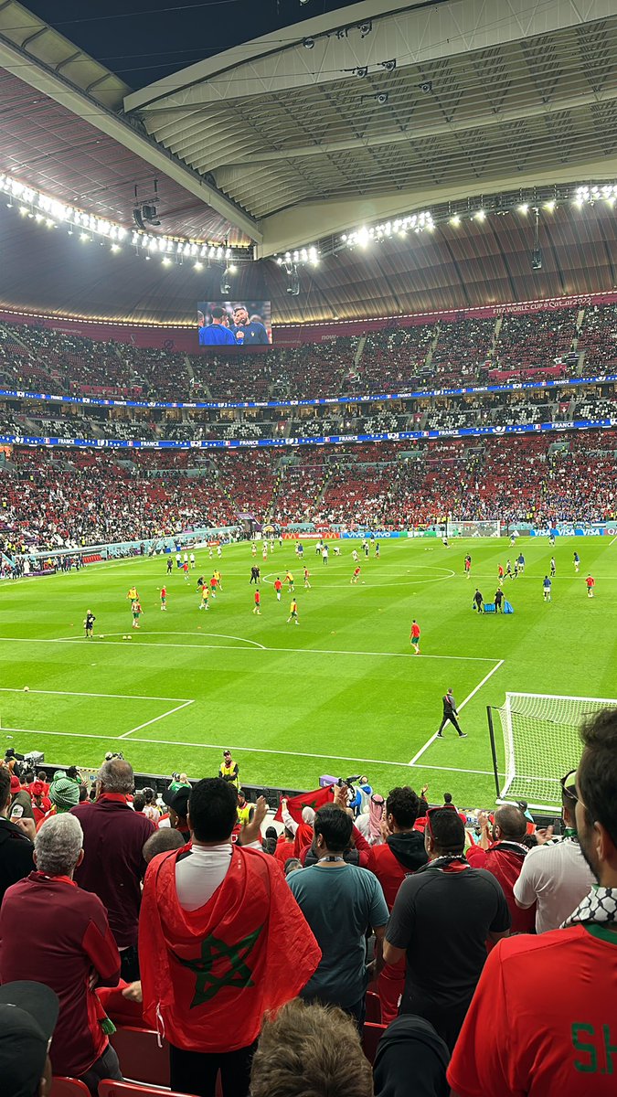 Alguien dígale a la <a href="/FIFAcom/">FIFA</a> que apague los congeladores del Al Bayt, se me están congelando los pies 🤣🤣🤣

Todo listo Francia vs Marruecos 😎