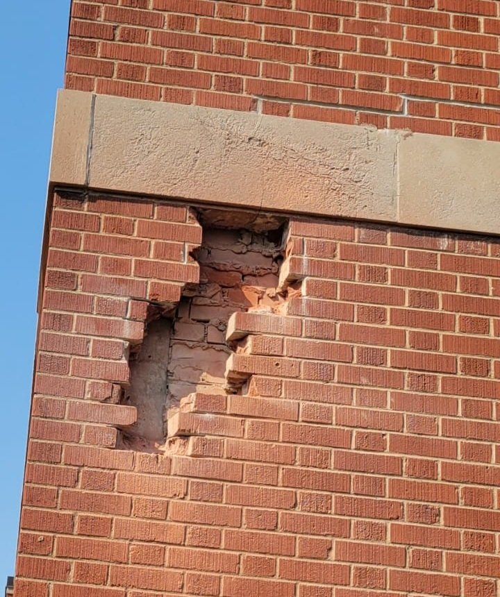 pjmasonry's tweet photo. #brick replacement on sections of @Bell building in #amherstburg #windsorontario #architect #customwork #construction #realestate #restoration #masonry #contractor #brickwork #homeimprovement #brickwall #preservation #craftsmanship #artisan #professional #restoring https://t.co/uvWWZs5aPt