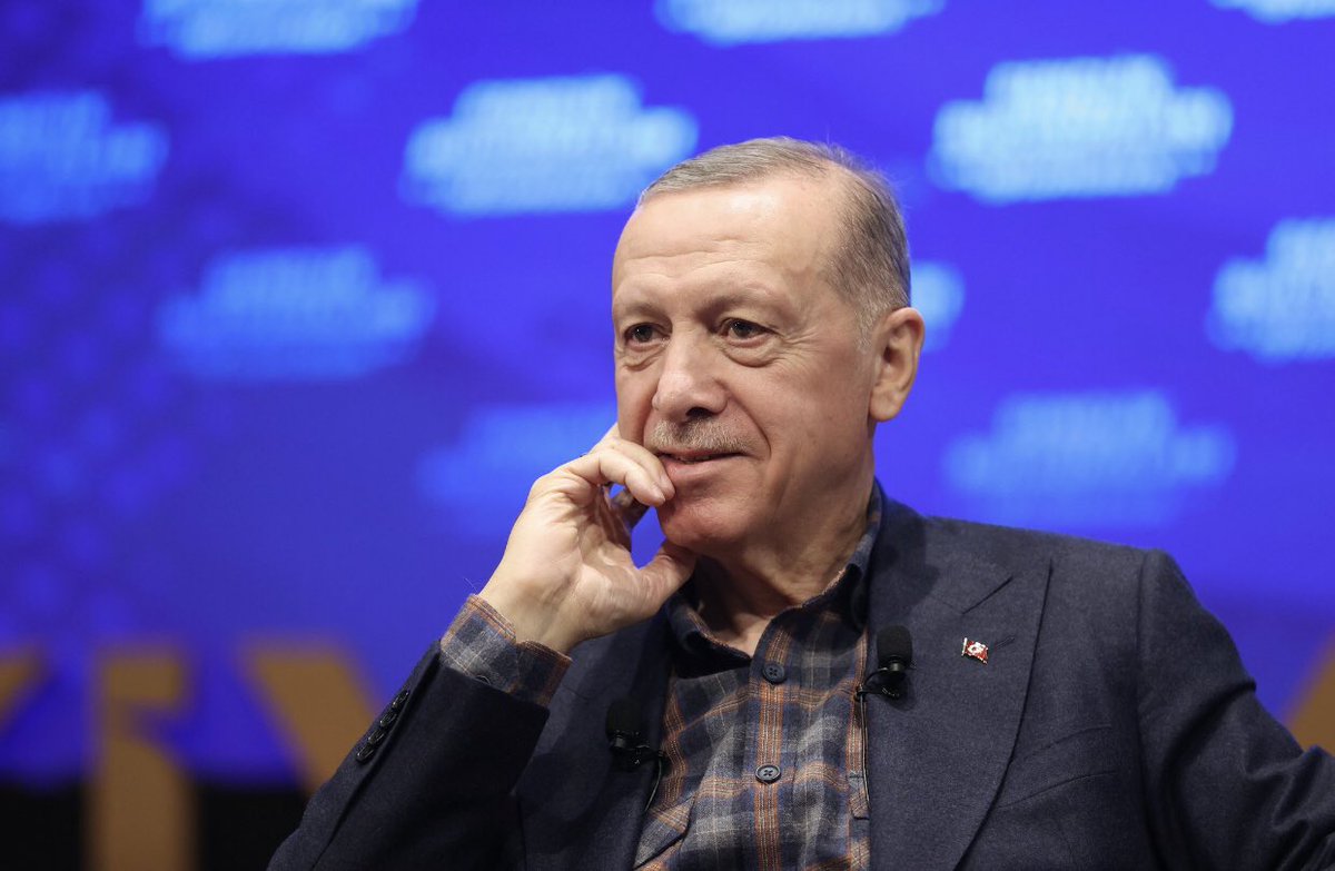 Bu Ülke şiir okuyanla küfür edeni ayıracak ferasettedir. 

Bekliyor bizi Zafer Bismillah . <a href="/RTErdogan/">Recep Tayyip Erdoğan</a>