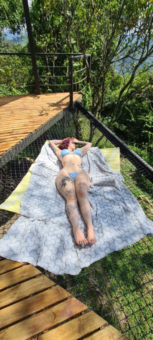 Que rico tomar el sol https://t.co/AoaDbQQHFE