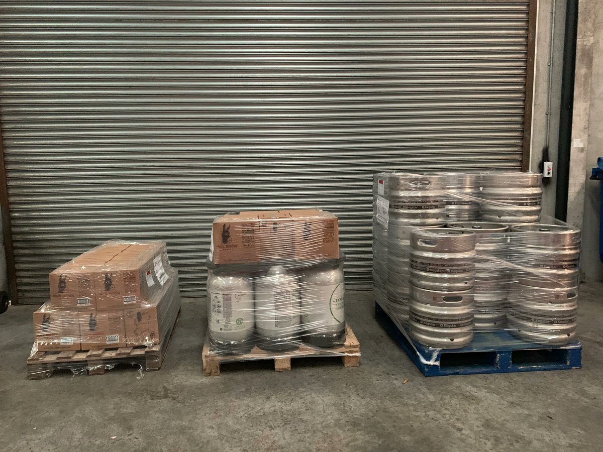 BlackDonkeyBeer's tweet photo. No matter how big your Christmas #shoppinglist is, if you want it on time, get your #christmasorders to us by noon on 20/12/22!📦
👉https://t.co/pKnIscyQHb
Don’t miss out on your Black Donkey #Craftmas✔️
#ClickLocal #BuyIrish #BlackDonkeyBrewery #IrishCraftBeer https://t.co/RdNwlgiSzx