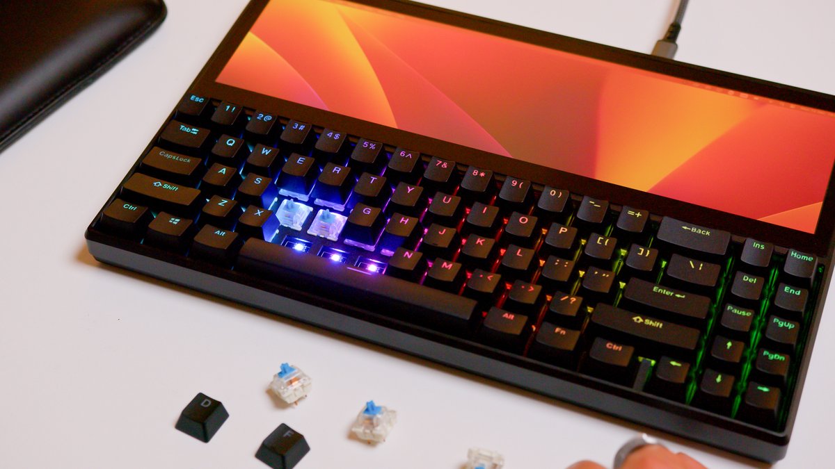 JeremyDufourYT's tweet photo. Aujourd'hui on parle d'un clavier assez spécial car il dispose d'un écran tactile ! A quoi ca sert ? C'est ce que je vous explique ici : https://t.co/wBj04tD9D2
#kwumsy #kwumsyk2 https://t.co/IWkXTBYbfA
