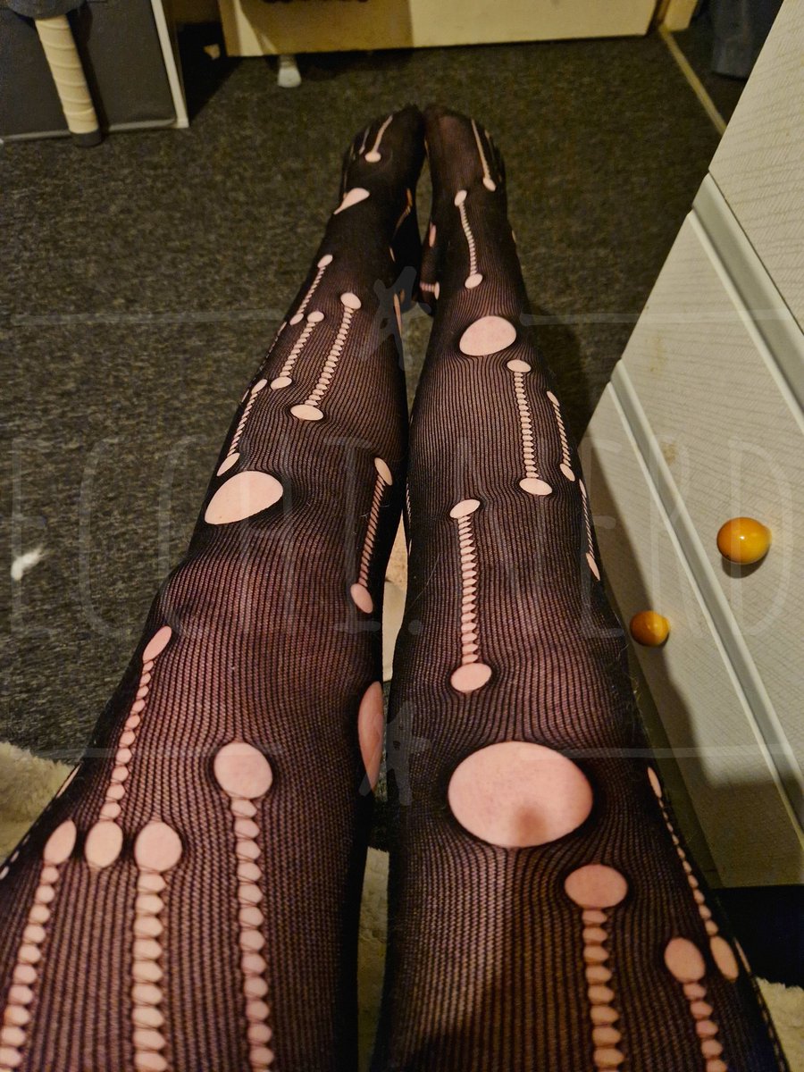 NerdEcchi's tweet photo. New stockings, they are cool and look like a circuit board.....thats the only reason I'm posting 🦶

#nsfwtwt #nsfwtw #feetpic #feet https://t.co/EcUnowvBMq