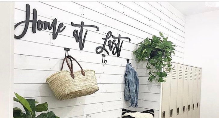 TheSimplePlace's tweet image. Thanks for the kind words! ★★★★★ "Beautiful piece! A little tricky to hang, but it's a nice addition to our mudroom!" Melissa O. etsy.me/3FSOrWH #etsy #shiplapsigns #homeatlast #wordsforwalls #entrywayshiplap #mudroomsign #asimpleplace #utilityroomsign #phrases