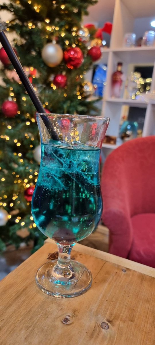 Christmas work party 🥳 @snacksandladders #nodehill #newportiw #shoplocal #havefun