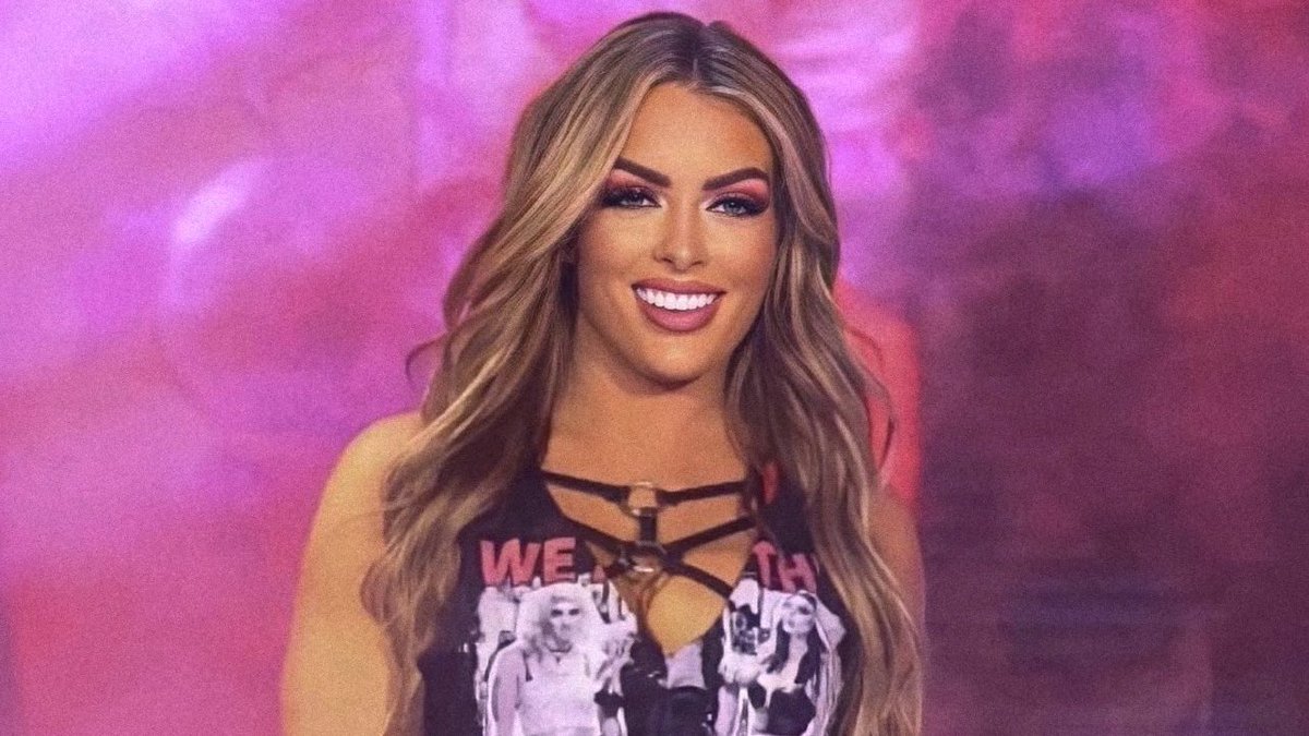 fandomsvisual's tweet photo. WWE’s Misogyny &amp; Double Standards Throughout The Years: A Thread 📌 https://t.co/8T6gE8GA8S