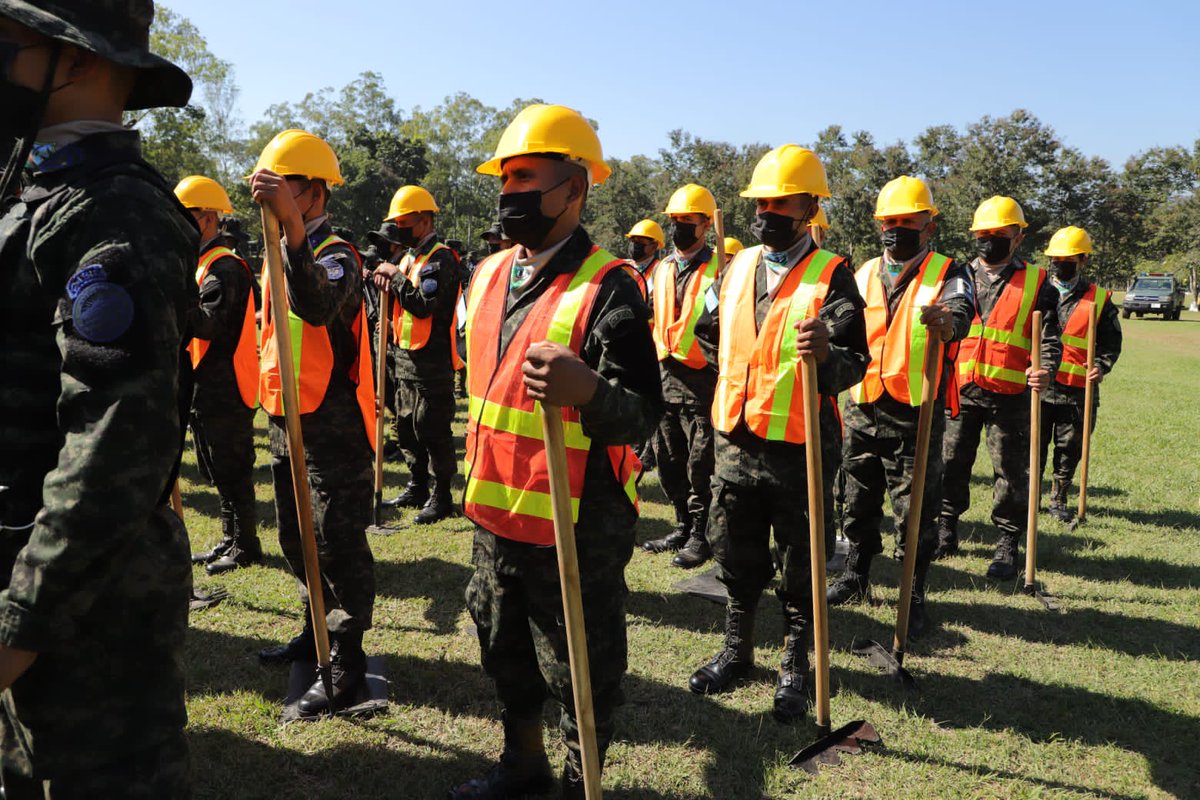 FFAAHN's tweet photo. En las instalaciones del Segundo Batallón de Artillería #2BAC en Pinalejo, Santa Bárbara se realizó el lanzamiento del Tercer Batallón de Protección Ambiental, el cual tendrá la misión de resguardar importantes zonas protegidas, recursos naturales, https://t.co/j6glm1xaRX