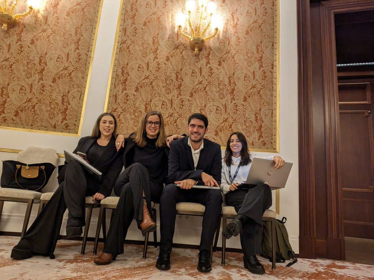 Nerea Bilbao (@n_bilbao) on Twitter photo Quiénes son: los Backstreet boys? Las spice Girls? Los 4 fantásticos? No. Es el equipo de <a href="/FoundrySpain/">Foundry España</a> Quiénes son: los Backstreet boys? Las spice Girls? Los 4 fantásticos? No. Es el equipo de <a href="/FoundrySpain/">Foundry España</a>