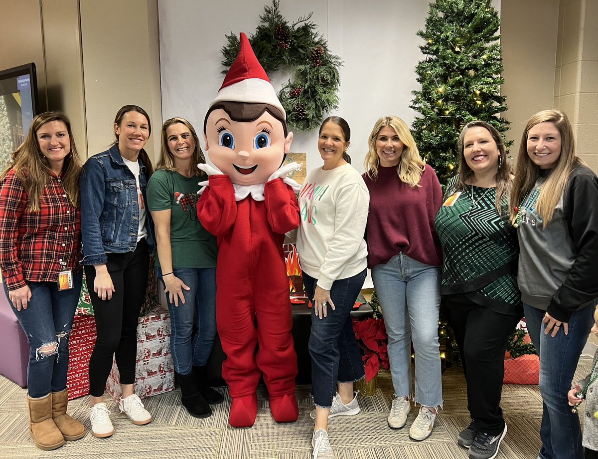 Our RES Staff wants to shout a huge THANK YOU to our amazing PTA for all the love they have shown us this week.  They provided breakfast on Mon., snacks on Tues., and a delicious luncheon with gifts today! 
We 💜 you, PTA!  Thanks for all you do!