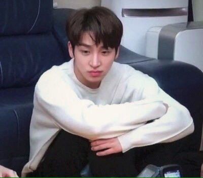 alwayskyuric's tweet photo. @starfess Seorang introvert yang sedang lelah menghadapi segalanya:) 
Seorang yang tak pernah bersosialisasi dan sekarang sedang mencoba menjadi ekstrovert https://t.co/P4es3H44QB