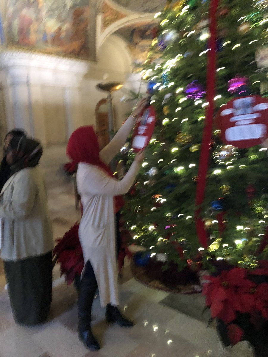 gothichijabi's tweet photo. hanging some ornaments from @NYPIRG for #fundcuny #fundsuny https://t.co/AFpcEDB8TS