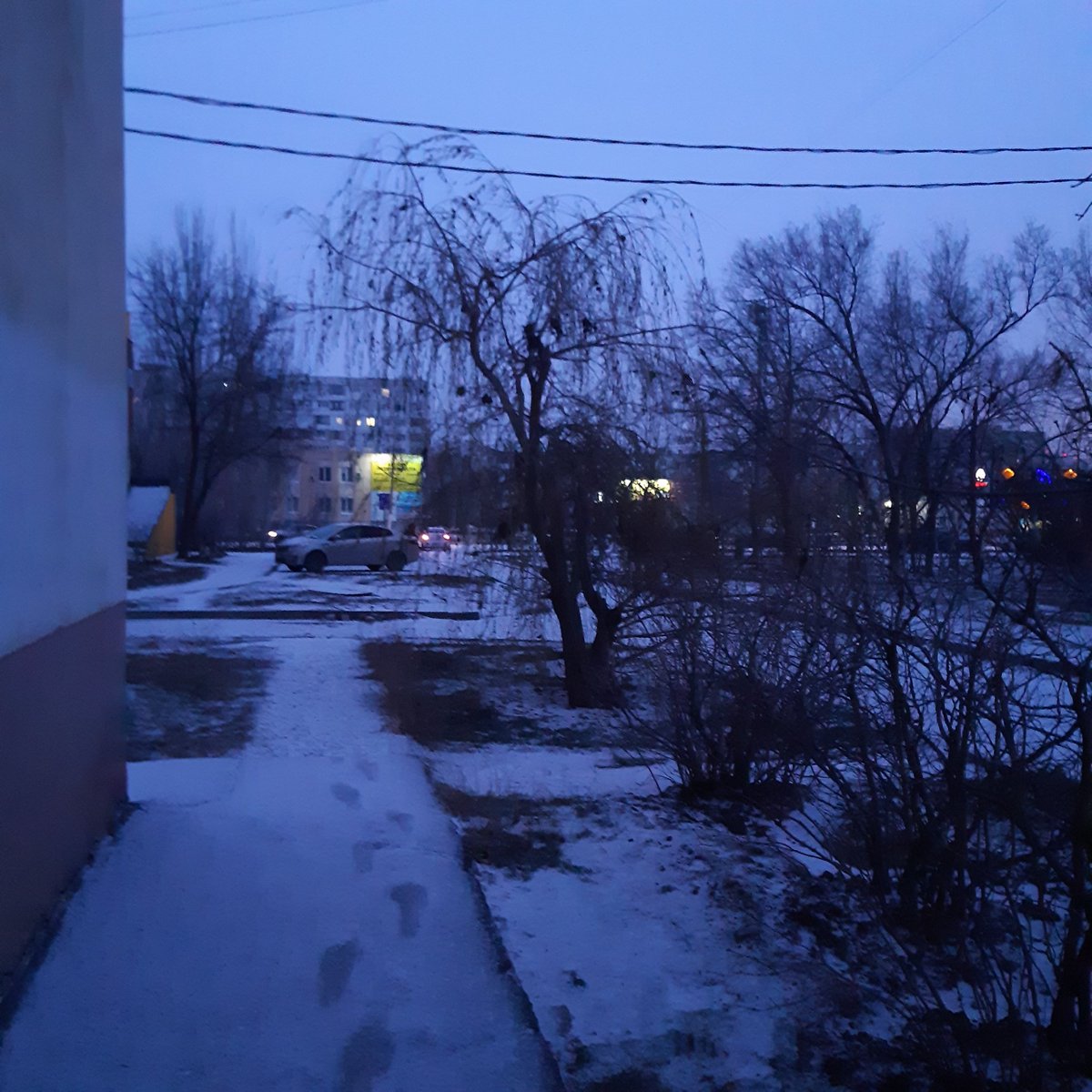 pure_coldness's tweet photo. У нас сегодня кстати пошёл первый снег
Такая волшебная атмосфера особенно под дэфтоунсов в наушниках,✨° https://t.co/l1It07cZTv