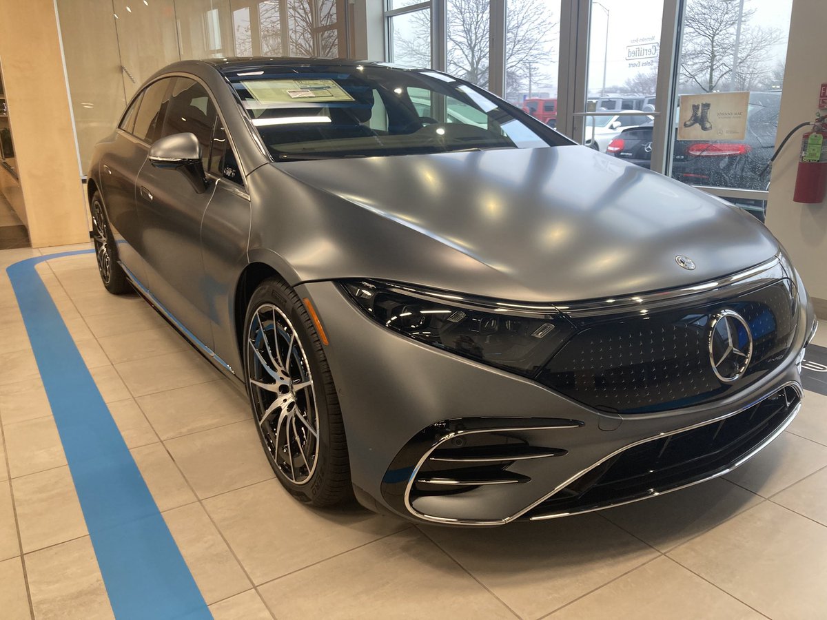 MercedesBenzIL's tweet photo. #mercedesbenzeq the 2022 Mercedes EQS — electric luxury  #mercedeshoffman #quickcharge #evluxury https://t.co/h5WFHJtJcZ