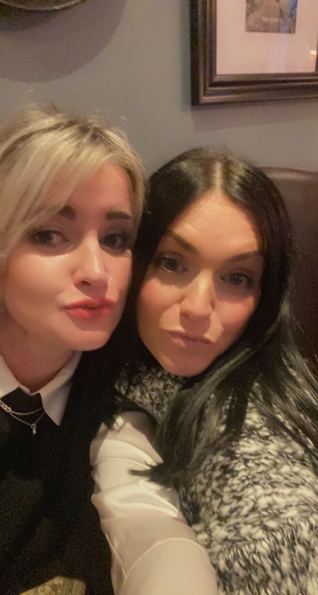 adele1985's tweet image. Throw back to the weekend  - festive drinks with my fave ⛄️🎄❄️💖