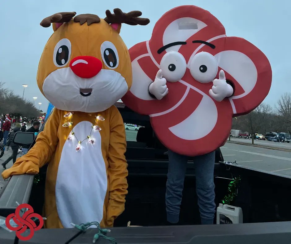 GrandSavBank's tweet photo. Our Bentonville team members participated in the Bentonville Christmas Parade over the weekend! Great job, team!🎄 #LifeisGrand #BentonvilleAR #NWArk https://t.co/8tsIuJIg2X