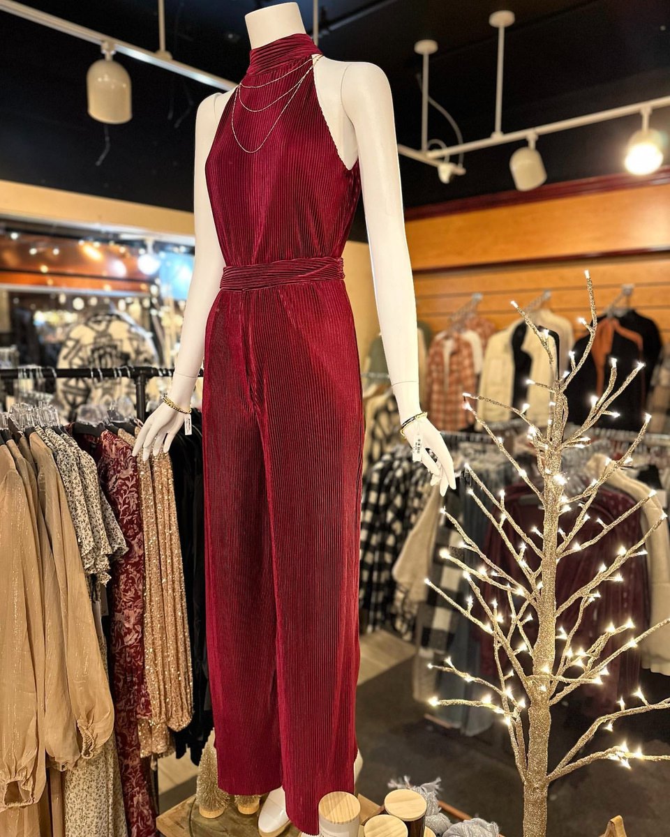 TravelSitka's tweet photo. For last minute holiday shopping check out The Cellar! They have clothes, toys, and many perfect presents for everyone!
More info here: https://t.co/NtDOcAO0Pa 
#sitkawinter #coldweather #shoplocal #sitkathrough4seasons #travelsitka #visitsitka #thecellaralaska #shopping https://t.co/qMtNSSDInk
