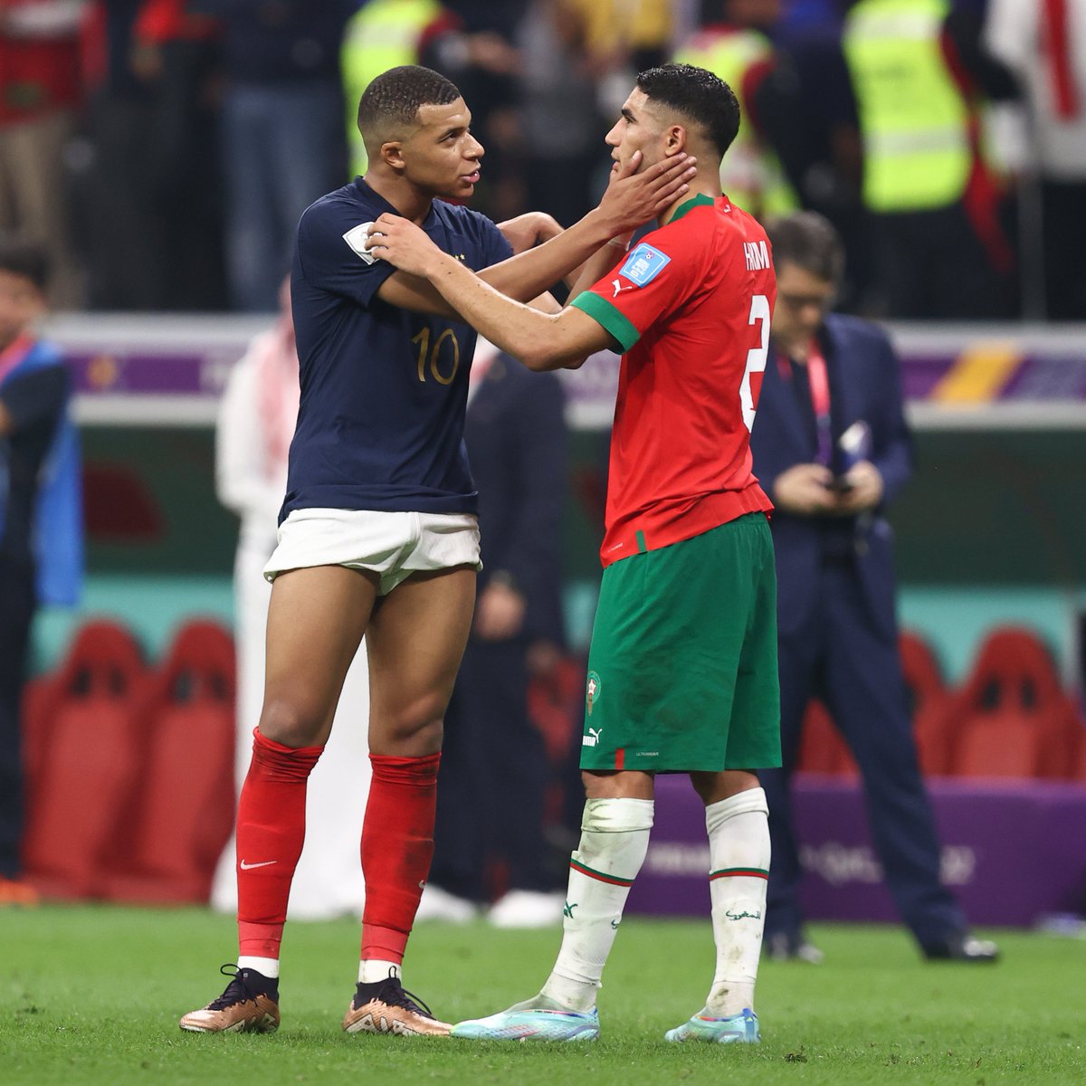 ChampionsLeague's tweet photo. Mbappé and Hakimi ❤️ https://t.co/X5N1SeI60t
