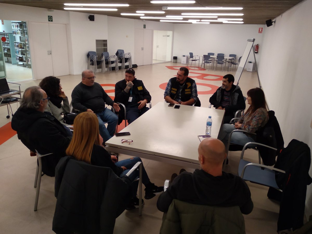 xarxavalors_sc's tweet photo. Valoració #Ravaleando i recollida de propostes de millora per la següent edició. El bon treball en Xarxa de tantes entitats i serveis de la ciutat fa recollir grans fruits. A Santa Coloma, la convivència, és vida! #ValorsenXarxa https://t.co/FoW1jkKjR9