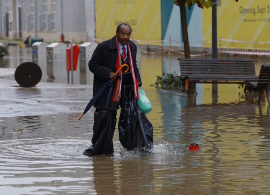 NVPORTUGAL's tweet photo. #Inondations : Le Portugal 🇵🇹 est en proie à des précipitations records, ces dernières ont engendrées des inondations et des glissements de terrains dans plusieurs régions du pays !

Des zones entières se sont retrouvées prise par les eaux et la boue. https://t.co/IEuZLqUGLO https://t.co/cyXCKE1cpS