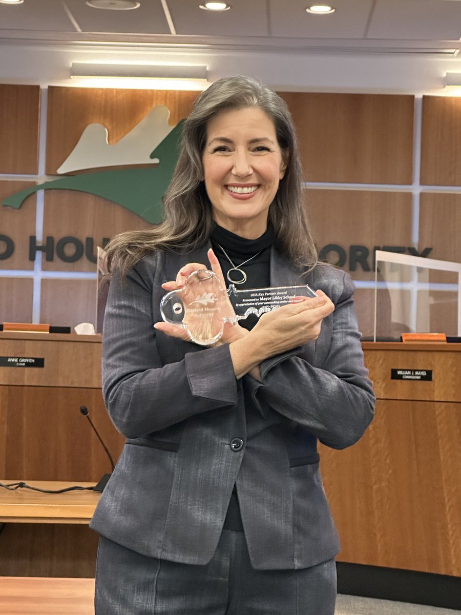 LibbySchaaf's tweet image. In my time as Mayor, with the partnership of @oaklandhousing, we doubled affordable housing production from the previous 8 years.

I was delighted to receive OHA’s first ever Key Partners Award, and deeply value OHA as an important partner with a commitment to housing solutions.
