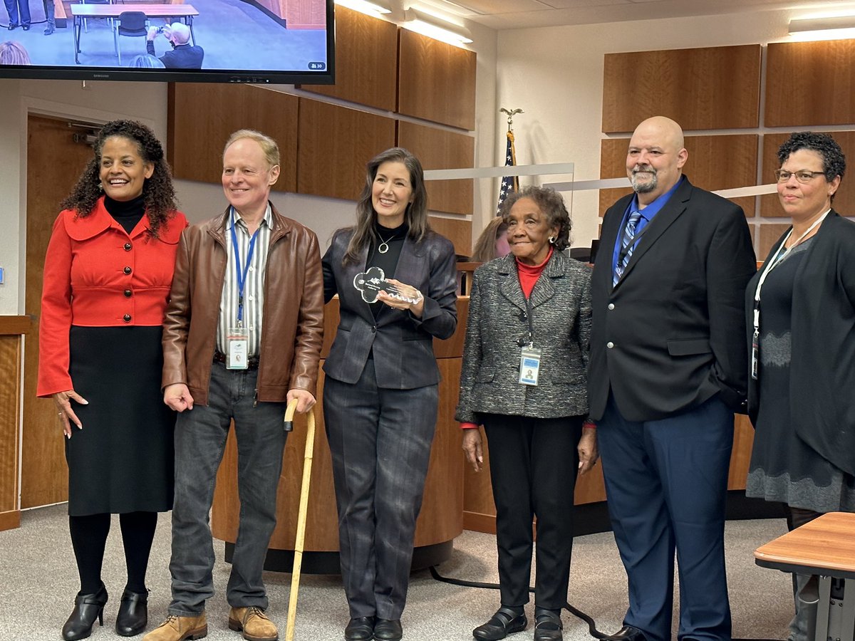 LibbySchaaf's tweet image. In my time as Mayor, with the partnership of @oaklandhousing, we doubled affordable housing production from the previous 8 years.

I was delighted to receive OHA’s first ever Key Partners Award, and deeply value OHA as an important partner with a commitment to housing solutions.