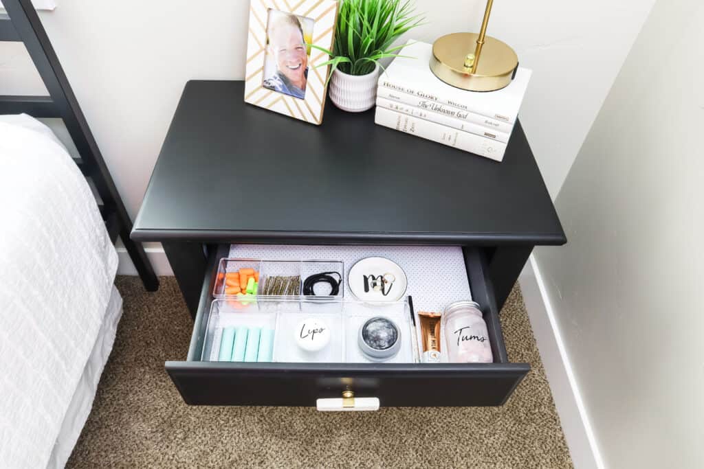 PattyKovacevich's tweet photo. Don't hesitate to put these #organization hacks to good use in your bedroom. #clutterfree  https://t.co/kvbPbSRyay https://t.co/9iraULM1eO