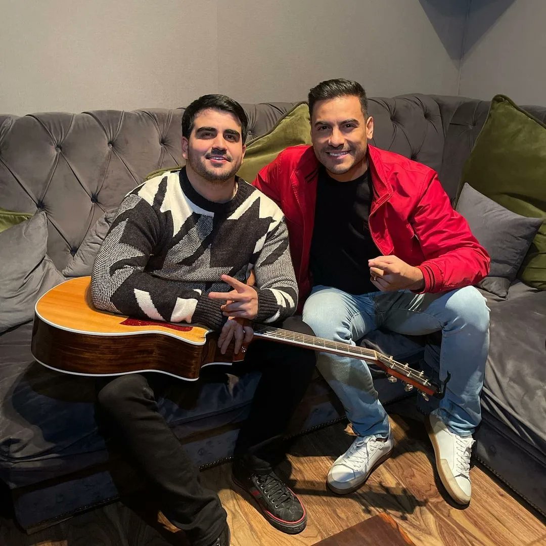 Online_RiveraP's tweet photo. .#Repost @luismexianunez 
——
Como sonarían unas rolitas con @_carlosrivera 👀🎤✍🏻, Gracias  @jjuarezww.

#carlosrivera https://t.co/ndfN8ss1TV