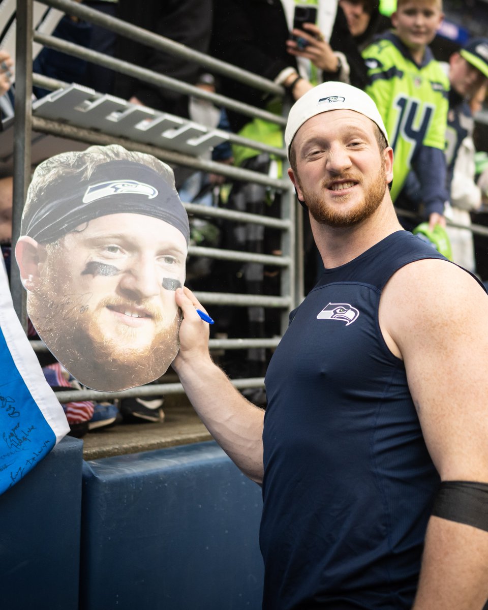 12s's tweet photo. Everyone's favorite Uncle. 💯

RT to double #ProBowlVote for @Will_Diss! https://t.co/5tL371LrgR